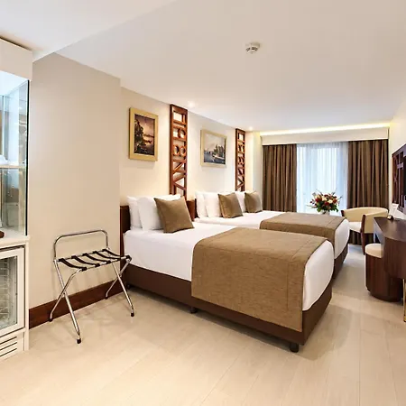 Victory & Hotel Istanboel