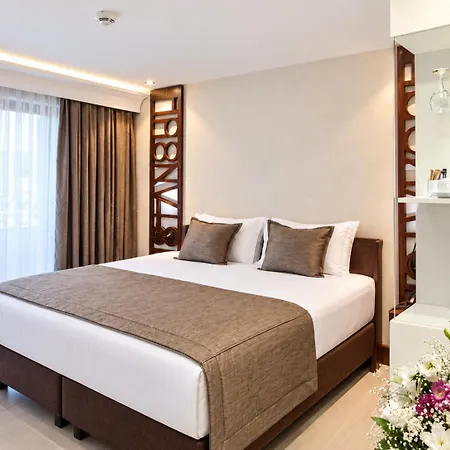 Hotel Victory & 4*