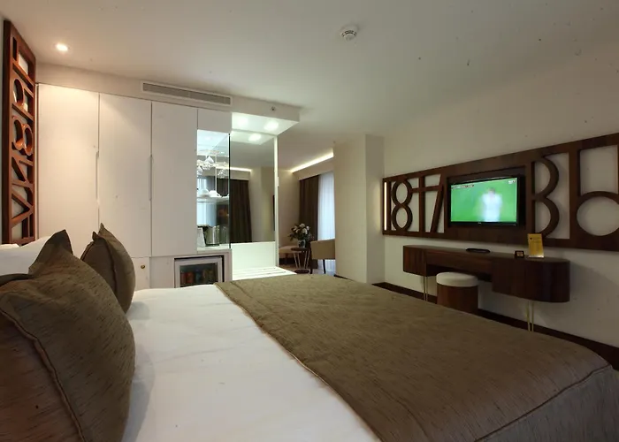 Отель Victory & 4*