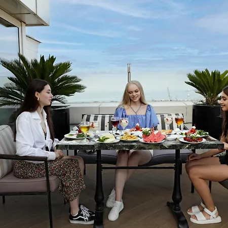Hotel Victory & 4*